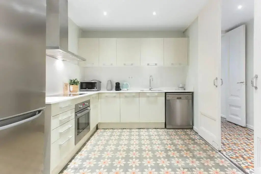 4bedroom apartment with a balcony in Las Ramblas 3 2