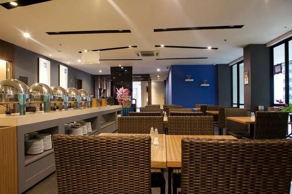 RedDoorz Plus near Bandung Station 2