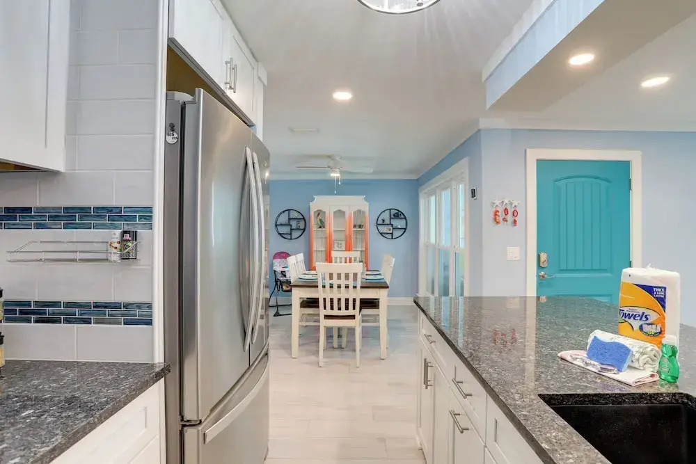 Sip, Sunbathe & Relax Poolside: Madeira Beach Gem!