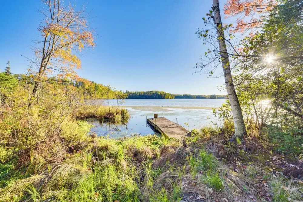 Northwoods Nature Escape! Lakefront Hayward Cabin