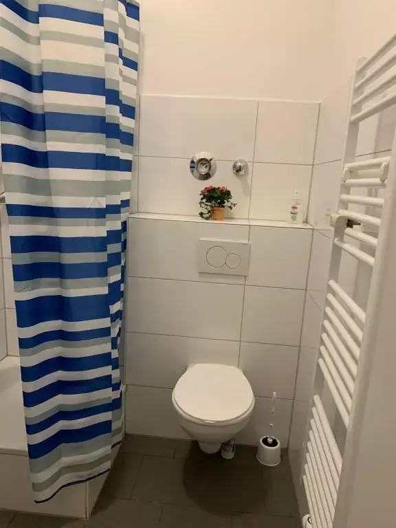 Alles Was Man Braucht, 1-Zimmer Wohnung