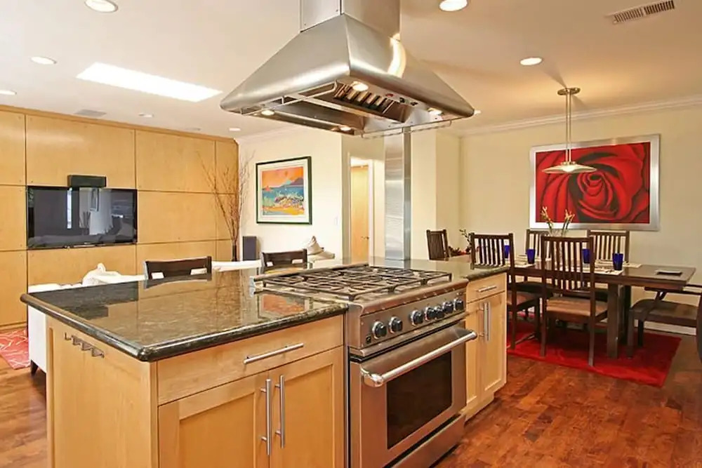 Ground Floor In Venice Near The Beach 3 Bedroom Home by RedAwning