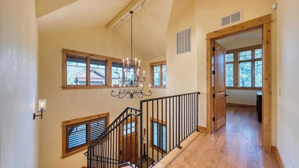 Truckee Escape w/ Hot Tub, Minutes to Skiing, Dining & Trails Valmont Lodge by Lake Tahoe