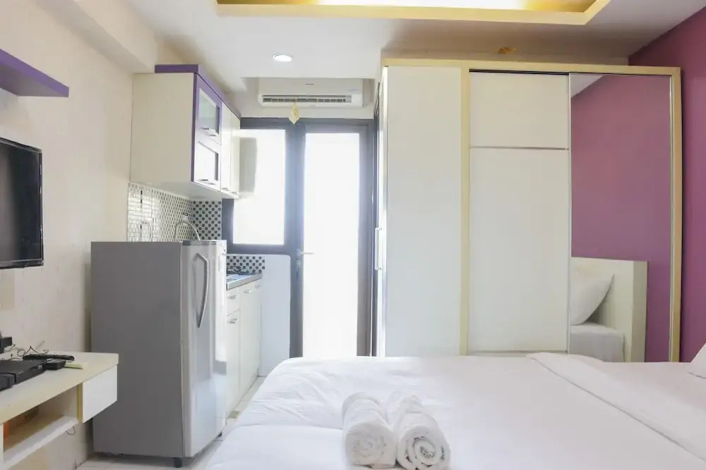 Homey and Simply Studio Room at Kebagusan City Apartment