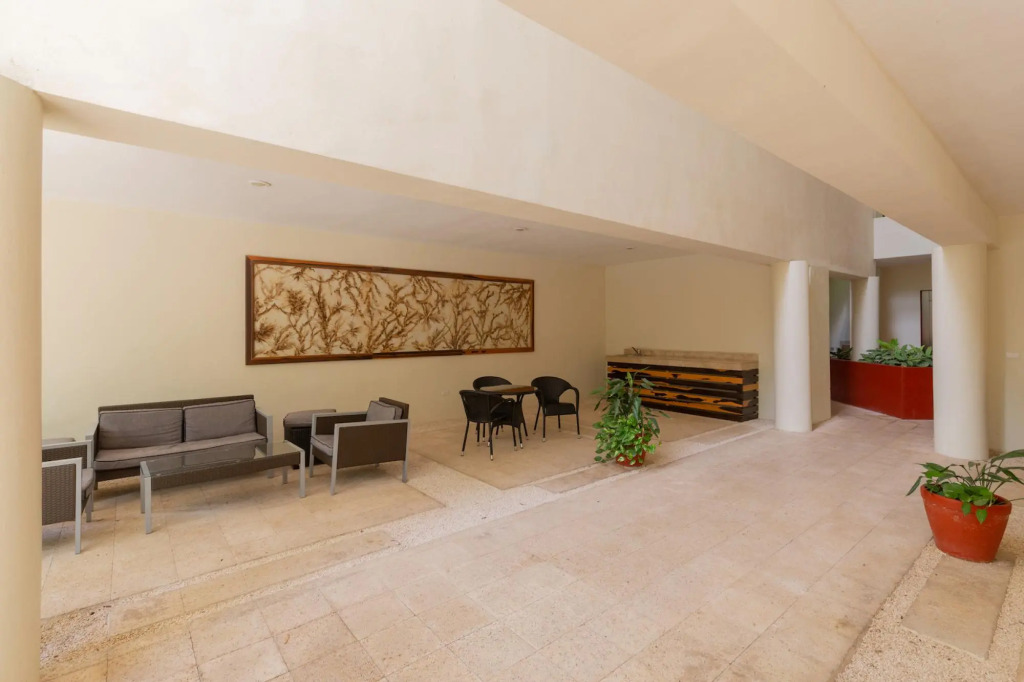 Exclusive 2 Level 3 BR Penthouse | Private Hot Tub & Roof | WiFi | Great Amenities & GYM