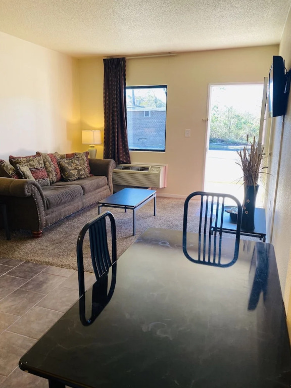Travelers Place Inn & Suites