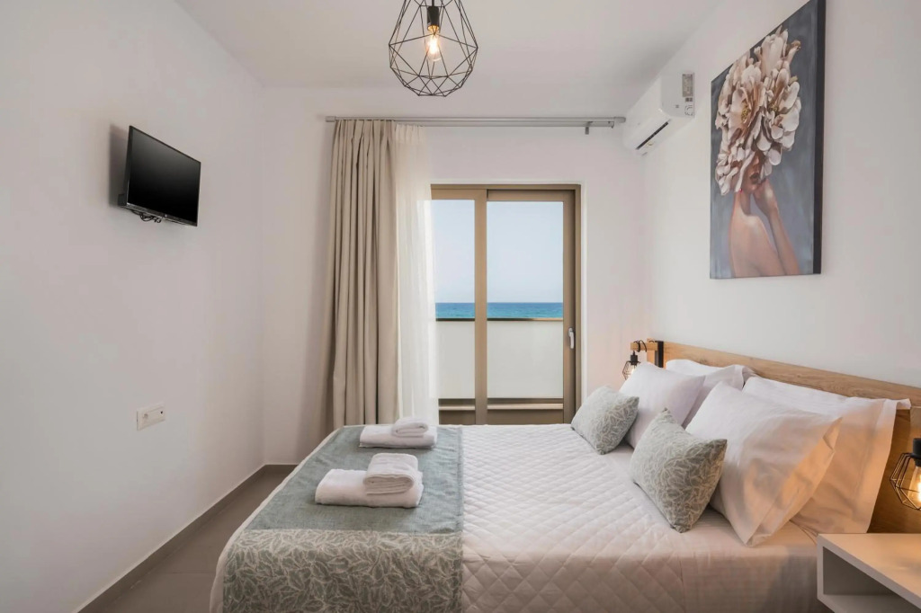 INDIGO BLUE Seaside Deluxe Apartments