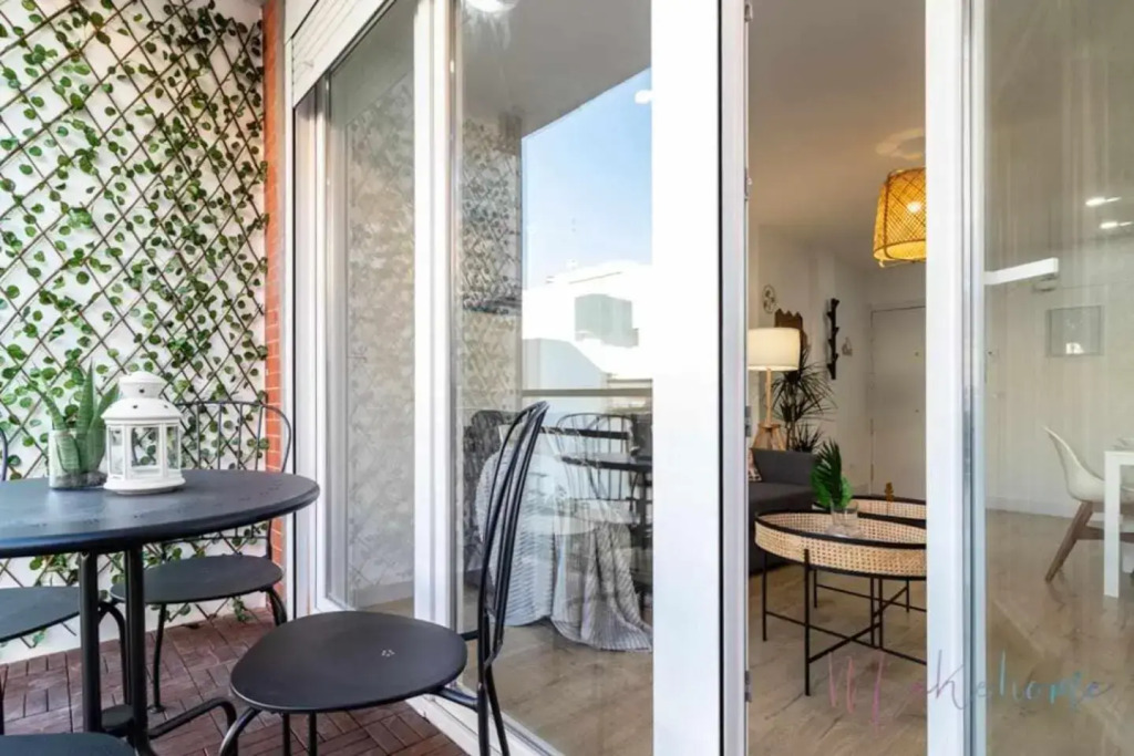 Apartamento 2 en Estadio del Sevilla, 3 habitaciones,4 camas y metro