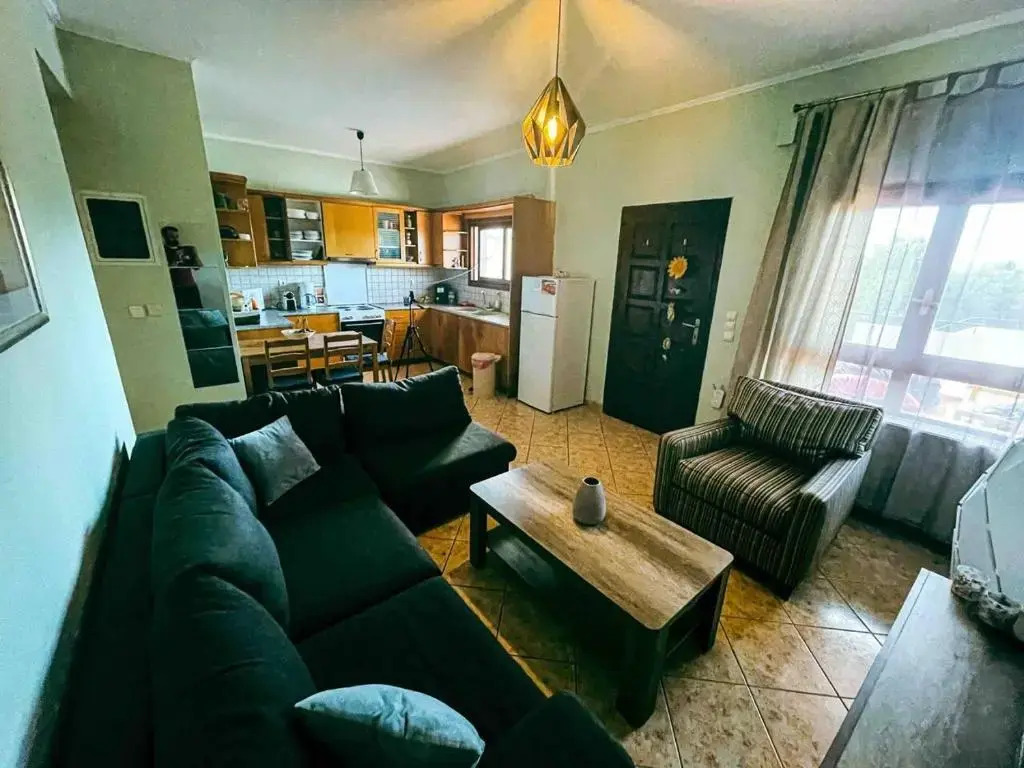 2 Bed House - Sleeps 5 - Garden - Parking - Wifi
