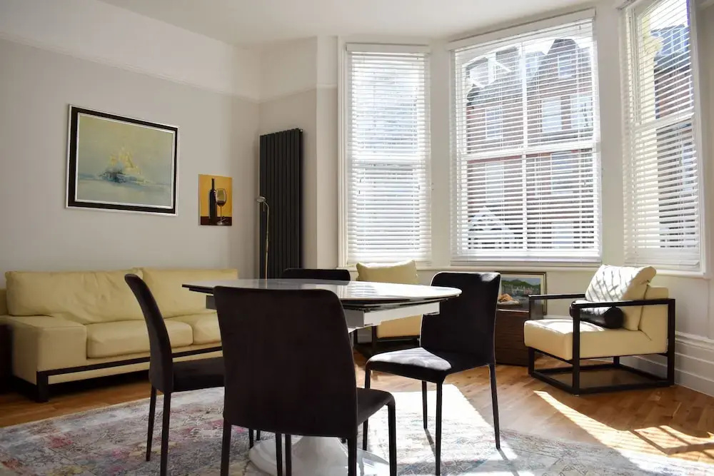 Modern and Stylish 2 Bedroom Flat in Central Hove