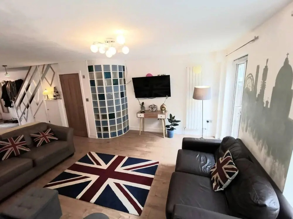 Stunning Bespoke 3-bed House in Central London