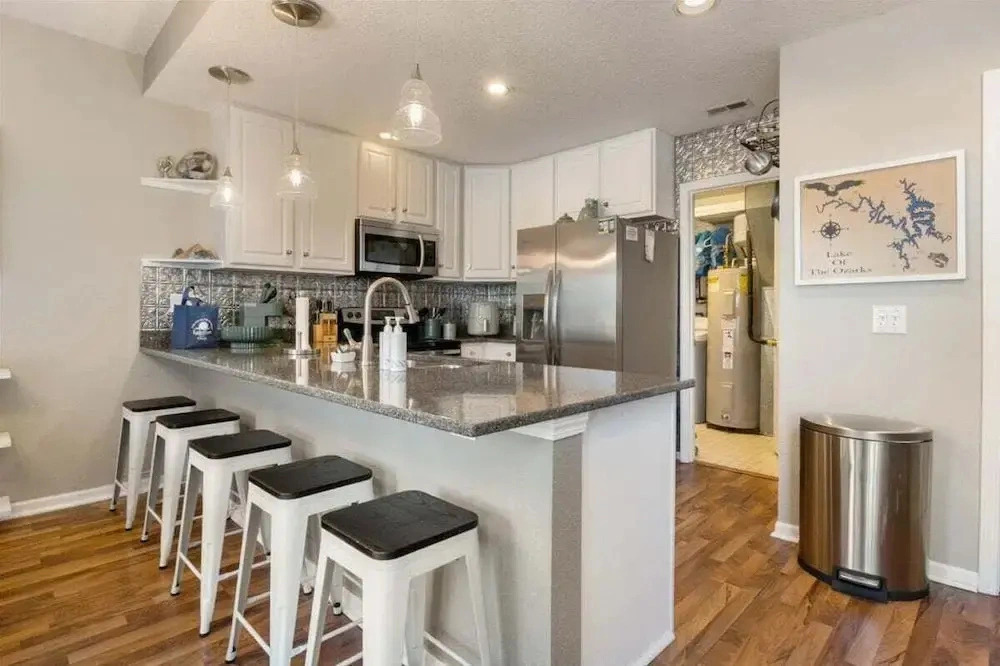 Amazing Wall of Windows, Swim Dock & Pet Friendly