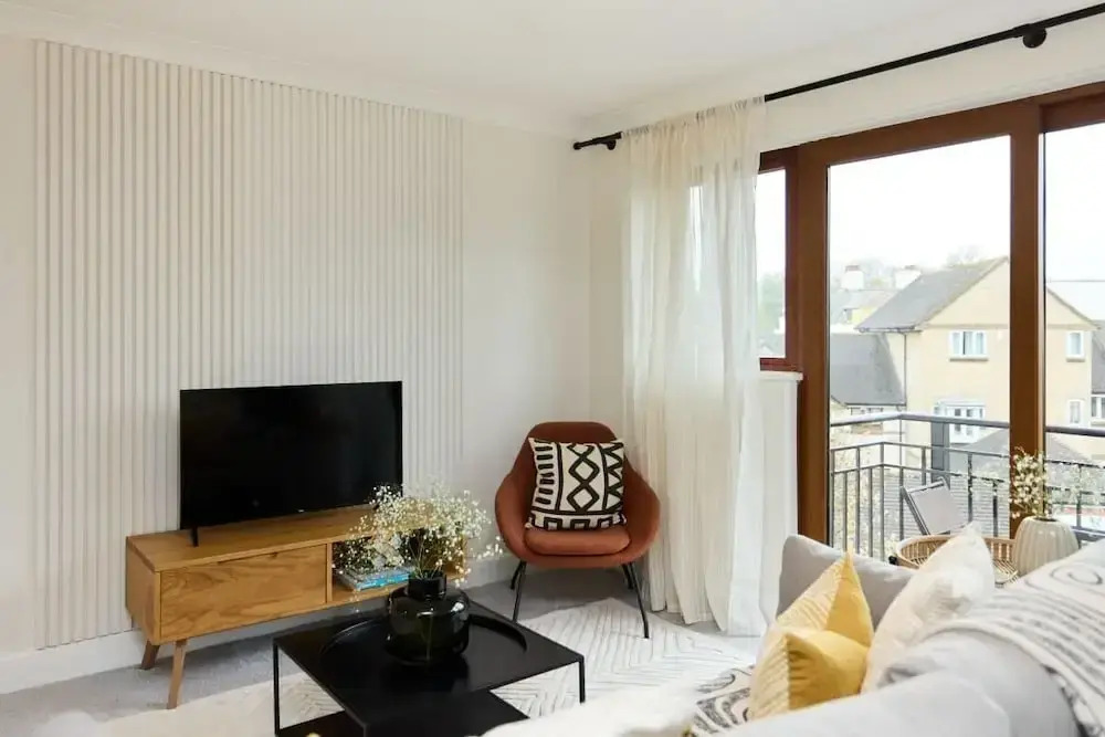 The Isleworth Place - Stunning 1bdr Flat With Balcony