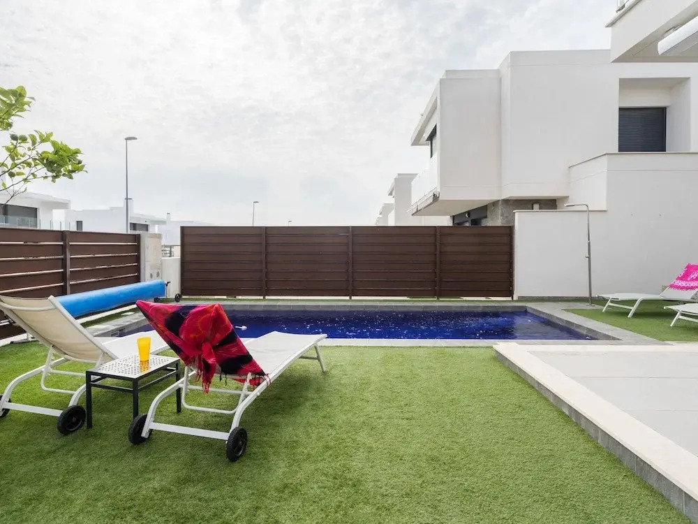 Airy Villa near Golf & Dining