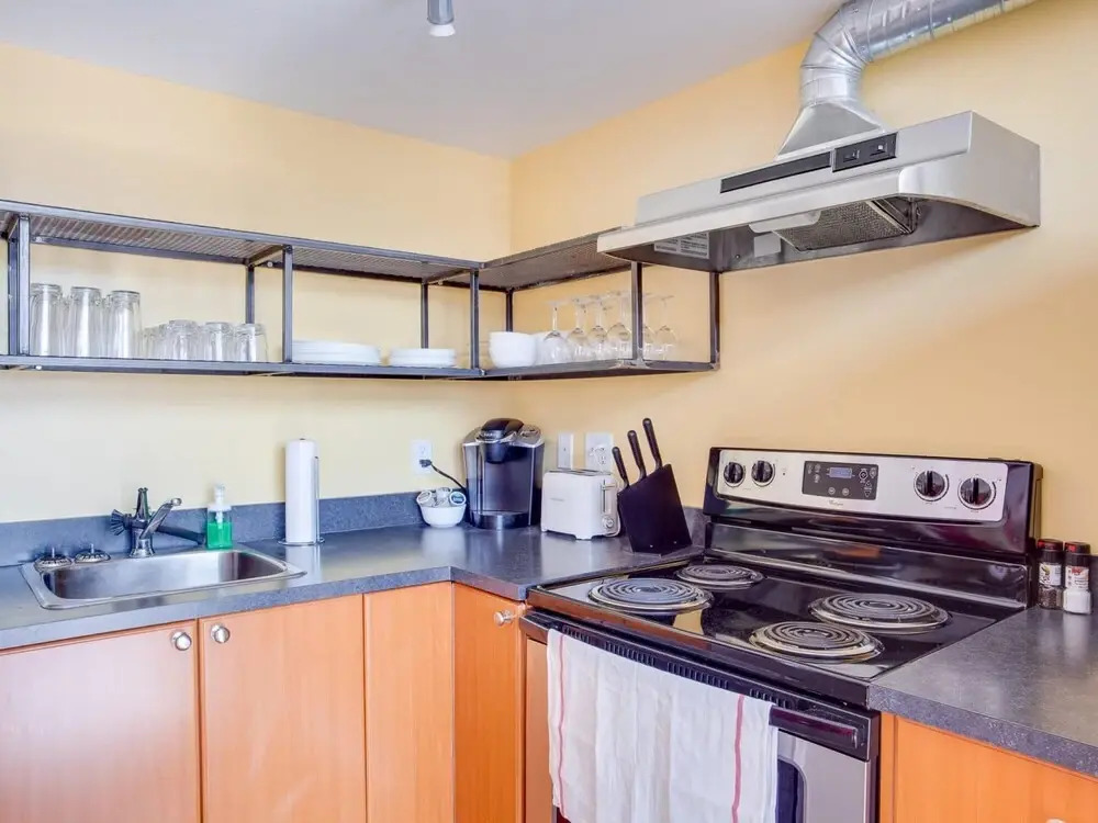 Penthouse Loft w Prking Rooftop Patio BBQ Coffee