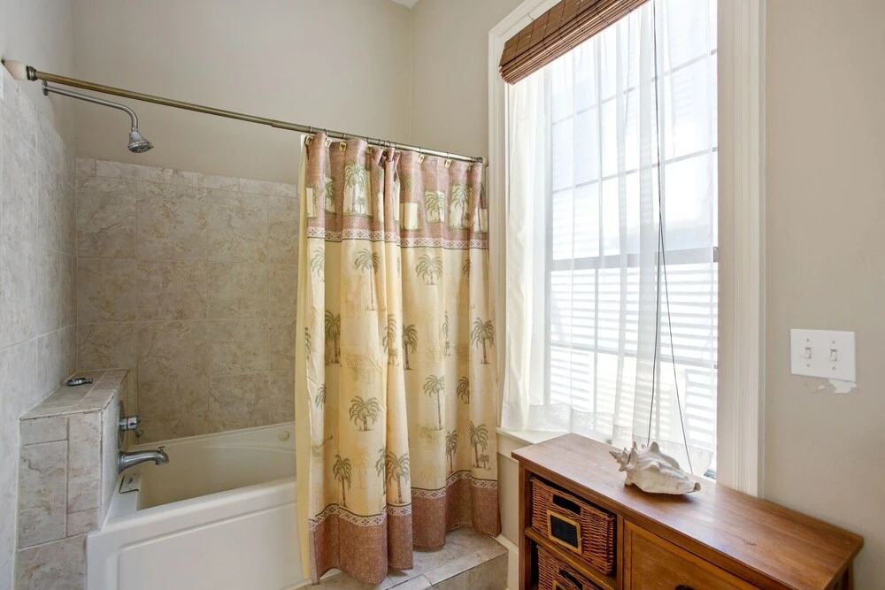 Antigua Key - Just A Couple Blocks To Seawall Beaches, Shops, Restaurants And Pleasure Pier! 4 Bedroom Home by RedAwning