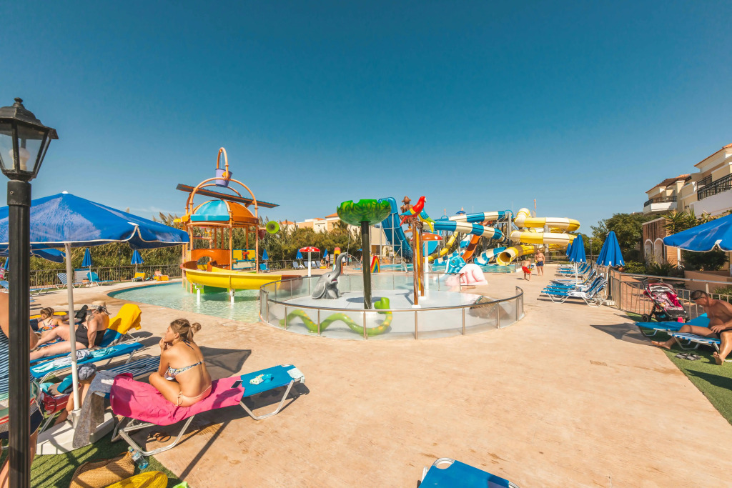 Отель Chrispy Waterpark Resort