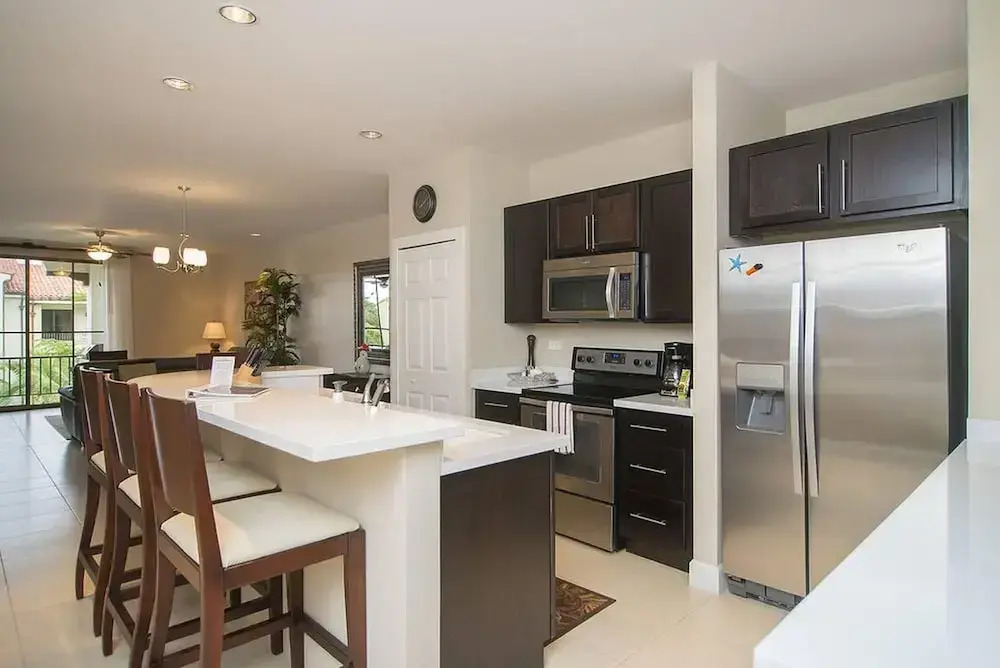 Impressively designed and decorated 3rd-floor space overlooking pool in Coco