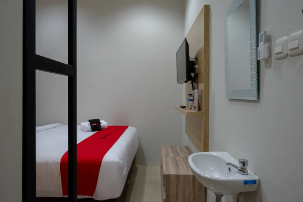 RedDoorz @ Jalan Kartini Semarang