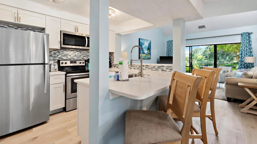 Fully remodeled lake front end unit with 6 seat GOLF CART
