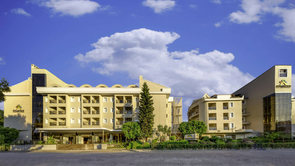 Julian Club Hotel