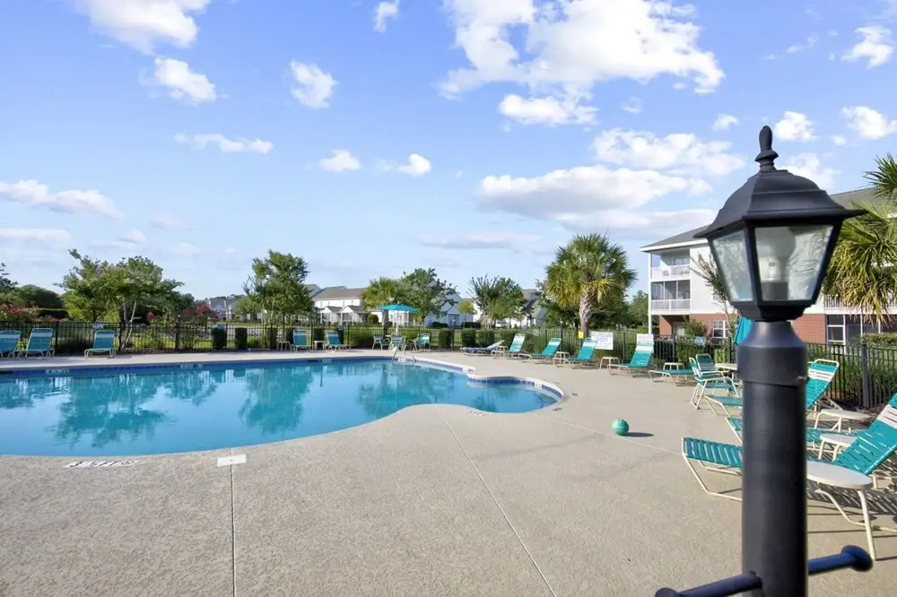 Sunny 2BR Condo with Community Pool and Close to Attractions
