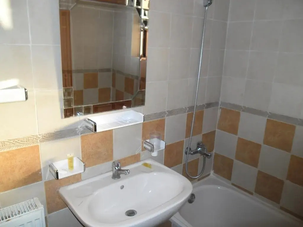 Al Bateel Hotel Apartments