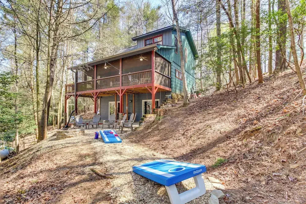 Secluded Cherry Log Cabin w/ Hot Tub + Swings!