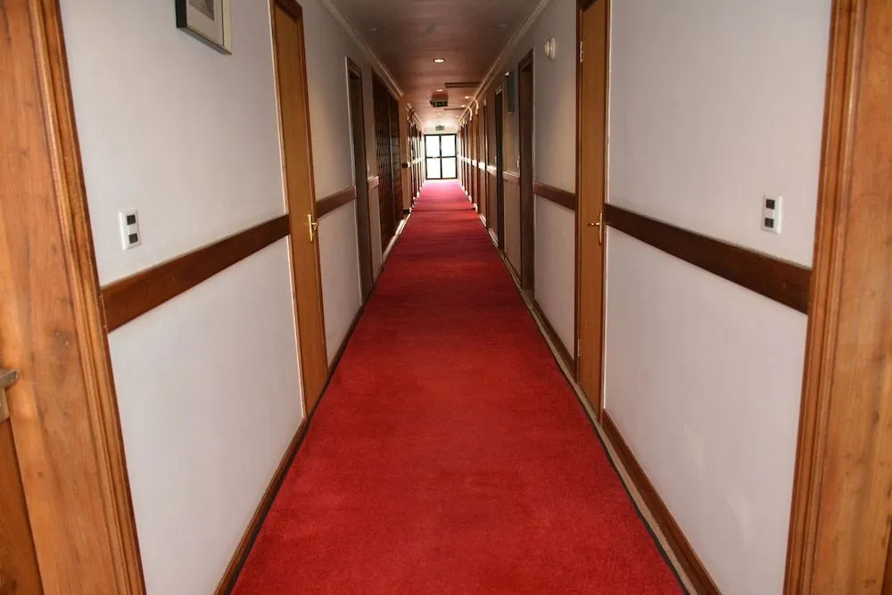 Gold Crest Hotel