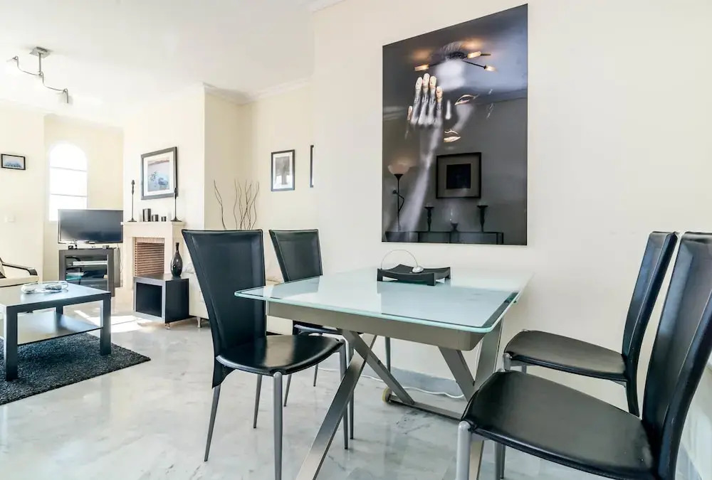 SAA-Great 2 bed apt 10 min walk to Puerto Banus