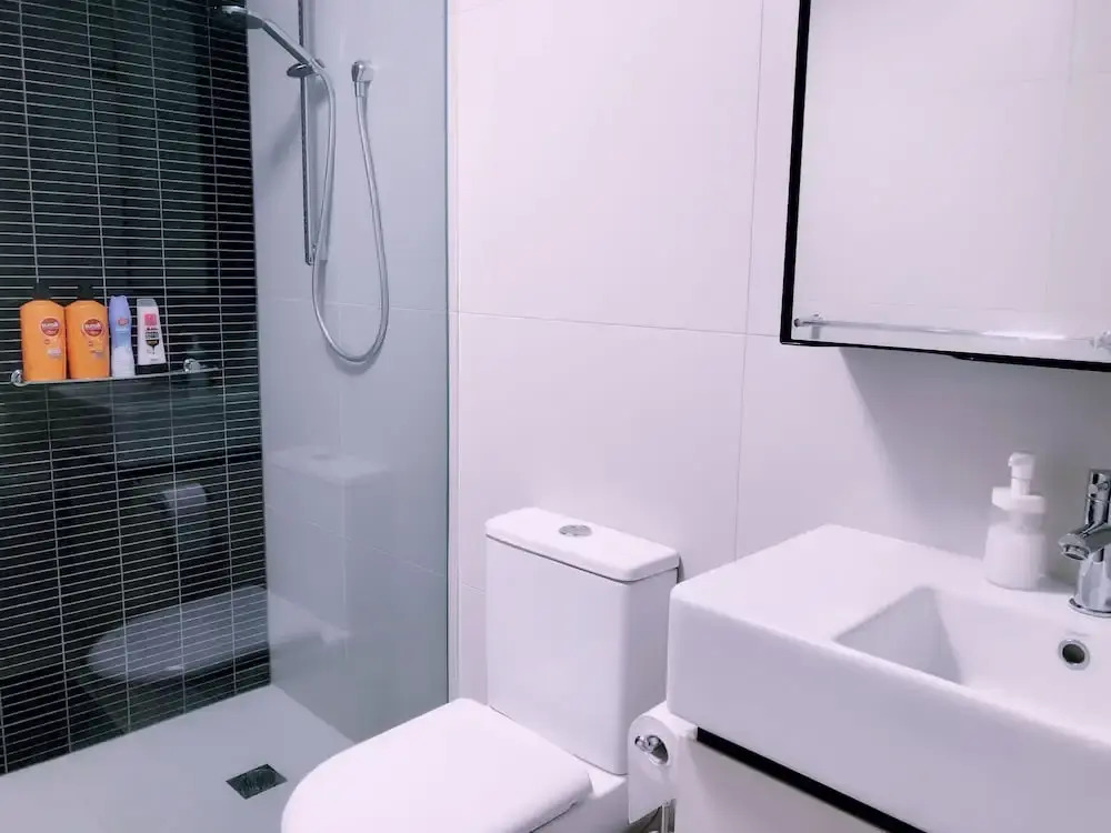 Modern Classy 3 lv Townhouse with WIFI
