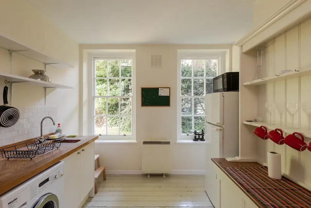 Charming 1Br Home By River Thames Fits 3