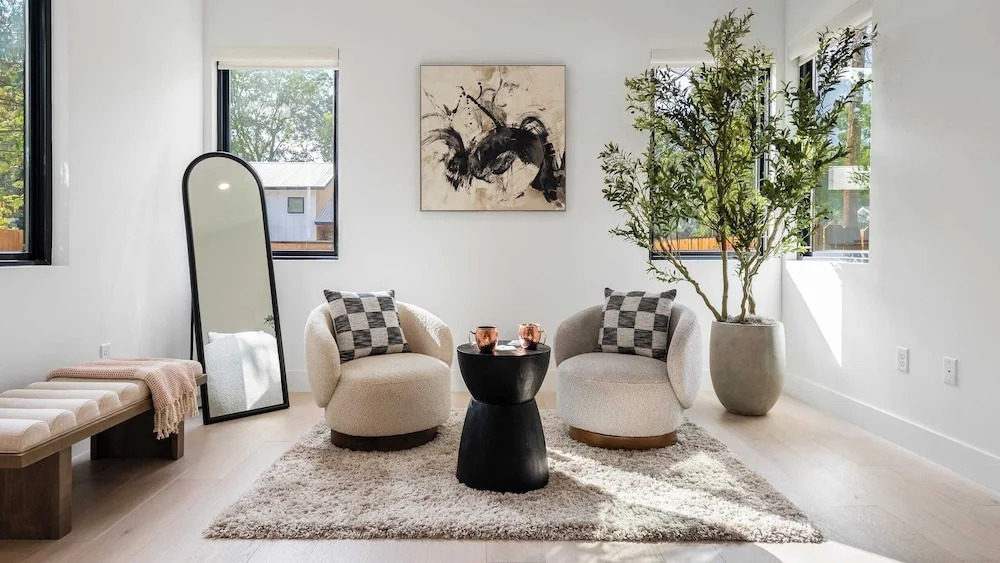 Stylish Home With Firepit & Balcony Steps From Austins Best Near Rainey St, Lady Bird Lake & Downtown The Ashlee by Avantstay