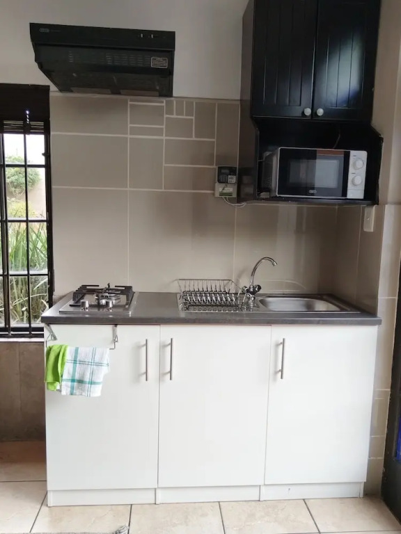 Charming Studio Oasis Close to Life Bedford Gardens Hospital