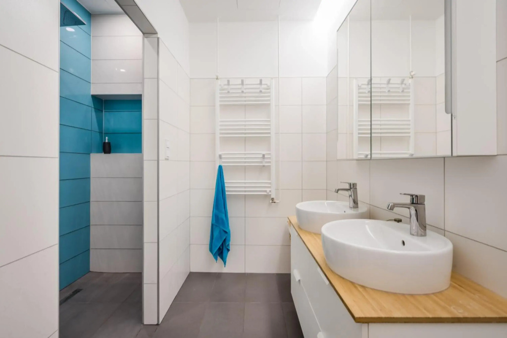 BpR Stylish VAGA BOND Apartment with AC