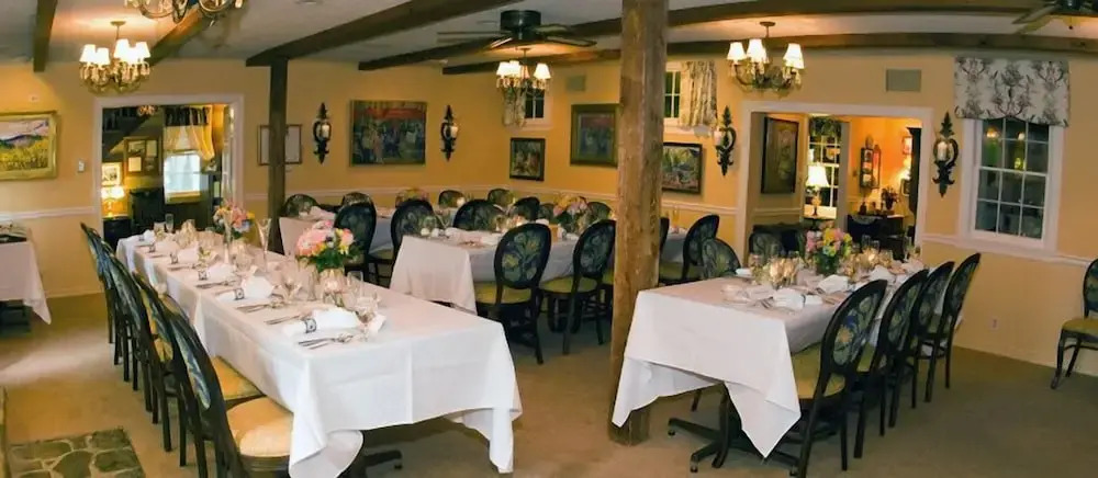 Crestmont Inn