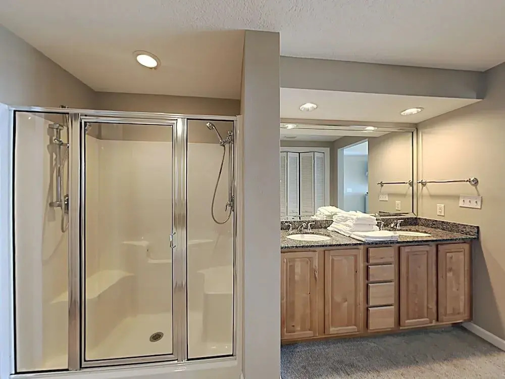 The Colonnades 302