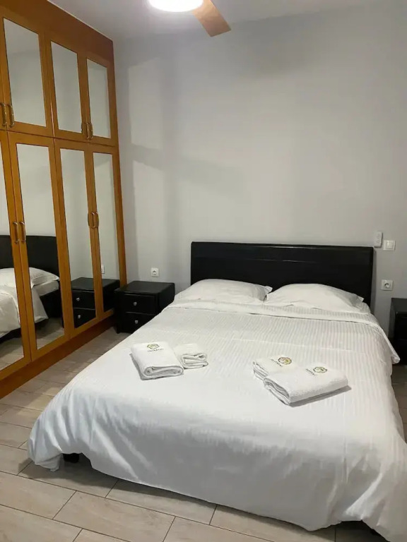 Arethousa City View Getaway - Chalkida s Cozy Gem
