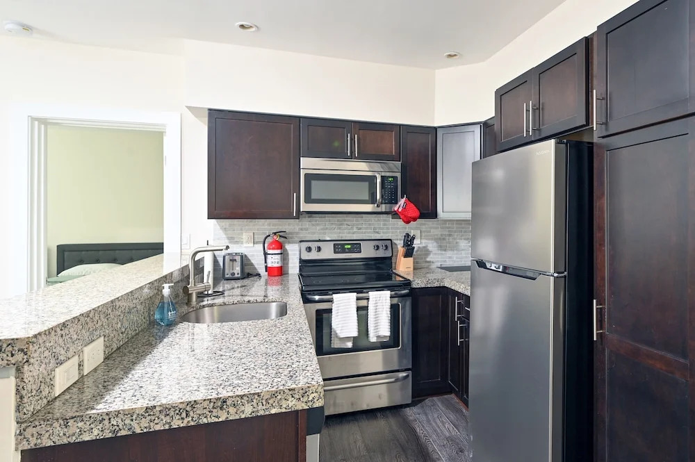 Brand-new All-suite Triplex Unit Near Beach 2 Bedroom Duplex