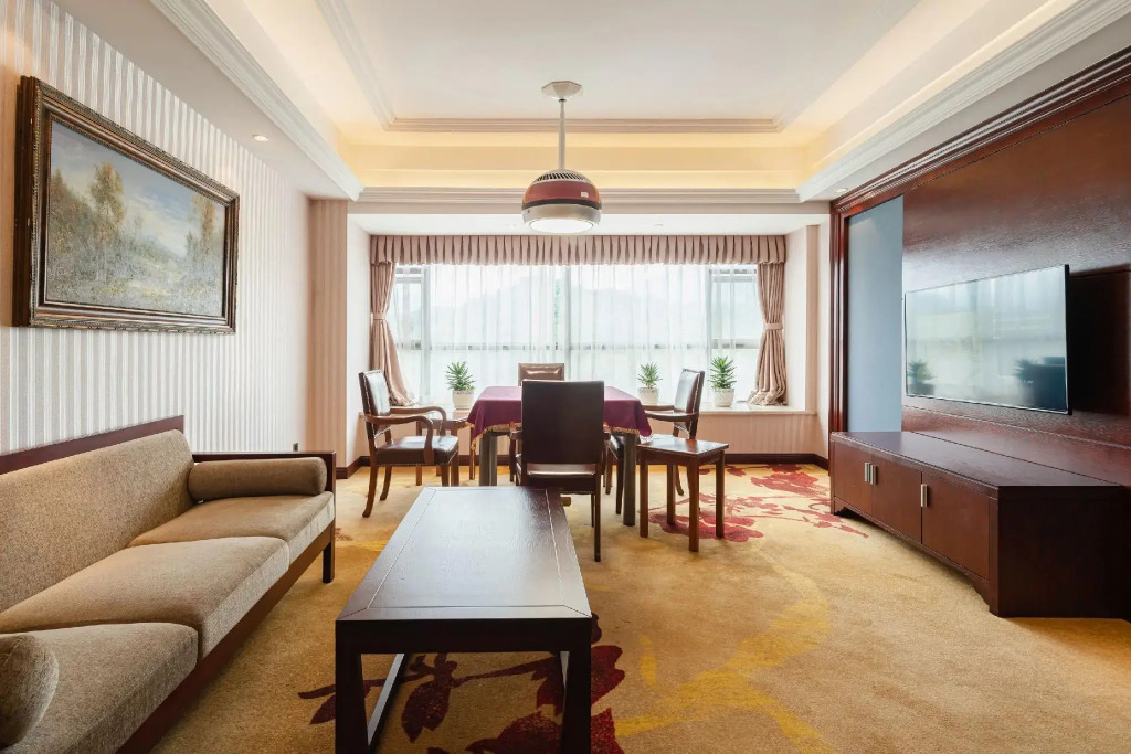 Yuhe Hotel
