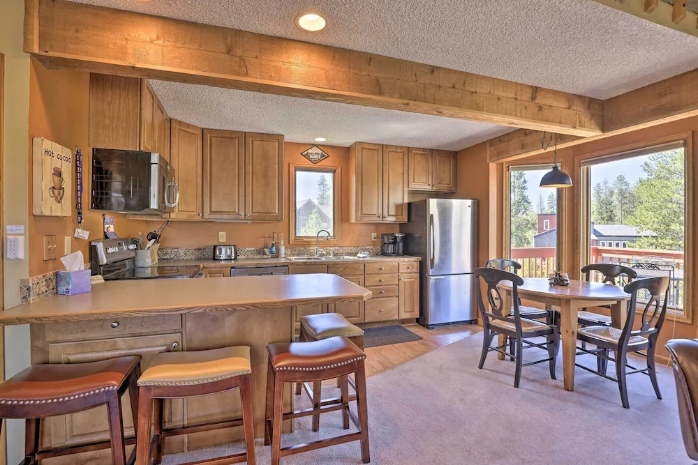 Townhome w/ Club Access on Shuttle Stop