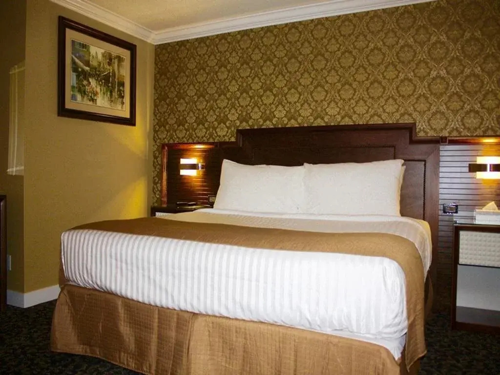The Deluxe Hotel Vancouver