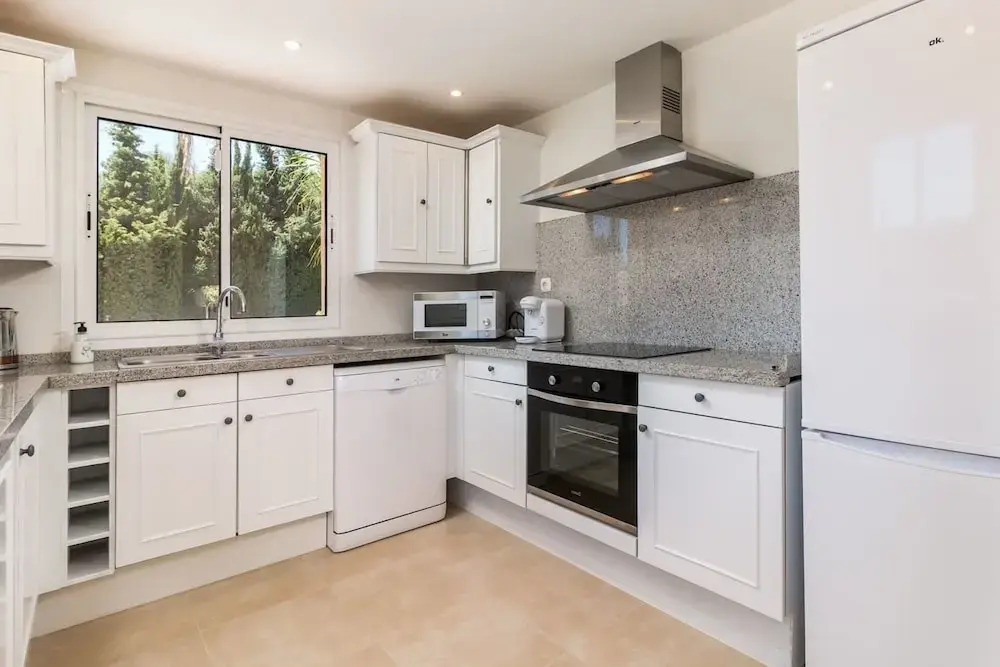 Charming 4-Bed Villa in San Roque