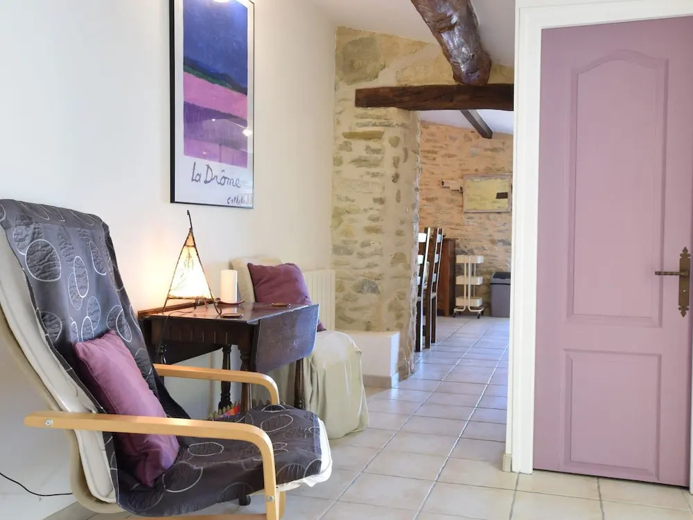 Characteristic Appartement With Swimming Pool, Completely Renovated