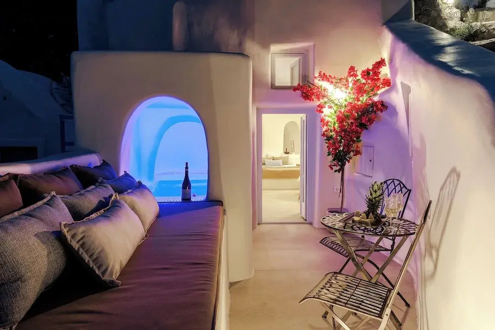 Lunar Sea Suite Hot-tub & Caldera View