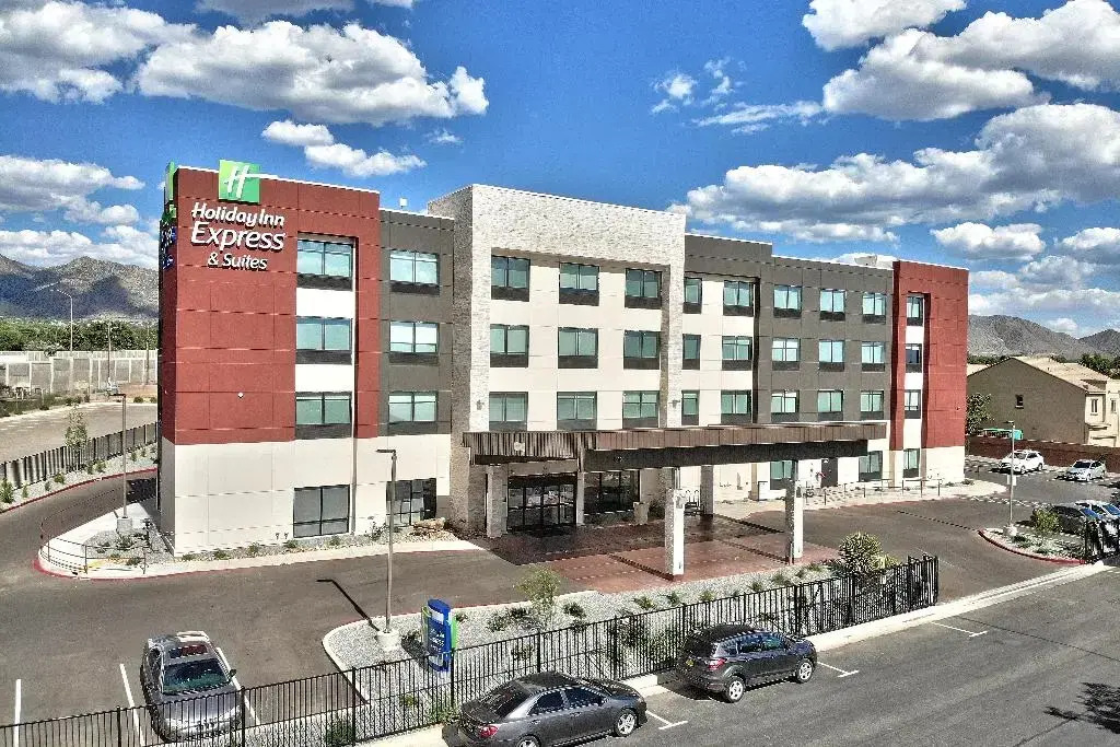 Holiday Inn Express & Suites Albuquerque East by IHG