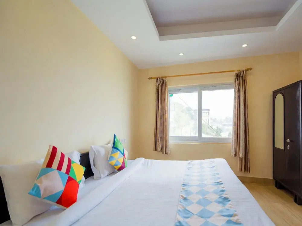 OYO 13160 Home City Heart 3BHK Mall Road