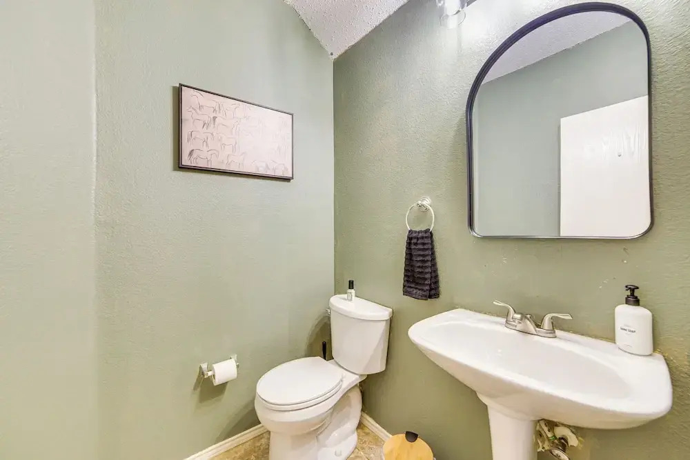 Group-friendly Grand Prairie Home w/ Perks!