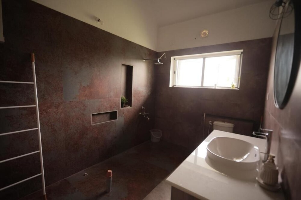 ELIVAAS Palliath House-1-Room