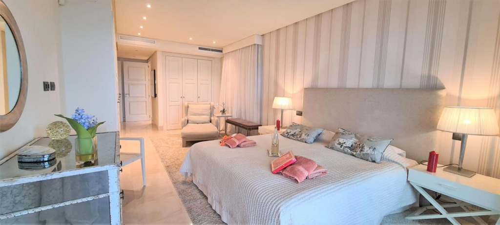 LUXURY APARTMENT FRONTAL BEACH in Doncella Beach